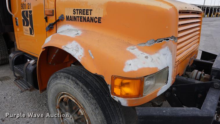 image for item DA1415 1990 International 4900 dump truck