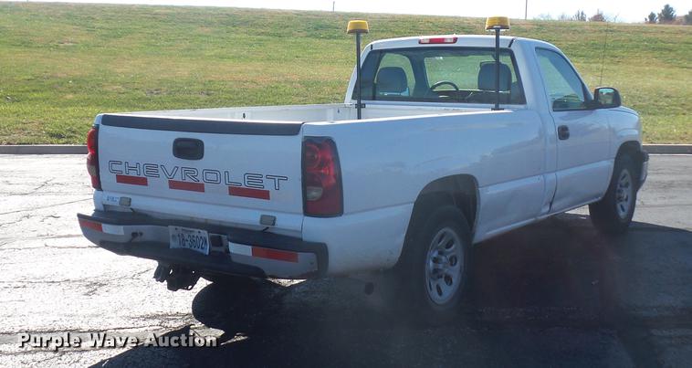 image for item DA6522 2005 Chevrolet Silverado 1500 pickup truck