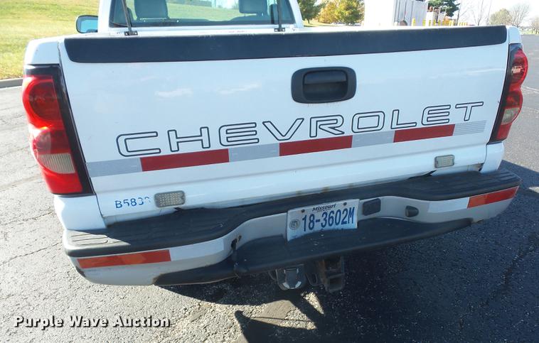 image for item DA6522 2005 Chevrolet Silverado 1500 pickup truck
