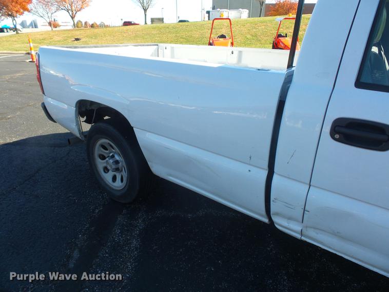 image for item DA6522 2005 Chevrolet Silverado 1500 pickup truck