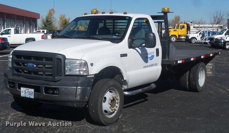 image for item DA6524 2006 Ford F450 flatbed truck