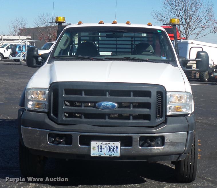 image for item DA6524 2006 Ford F450 flatbed truck