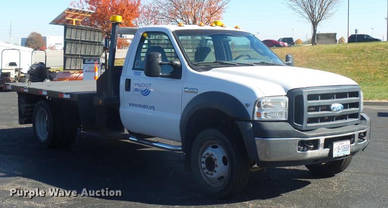 image for item DA6524 2006 Ford F450 flatbed truck