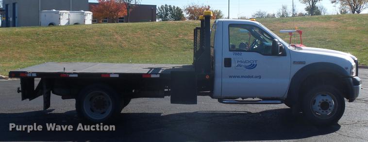image for item DA6524 2006 Ford F450 flatbed truck