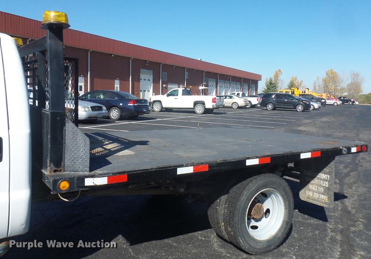image for item DA6524 2006 Ford F450 flatbed truck