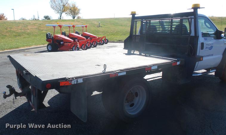 image for item DA6524 2006 Ford F450 flatbed truck