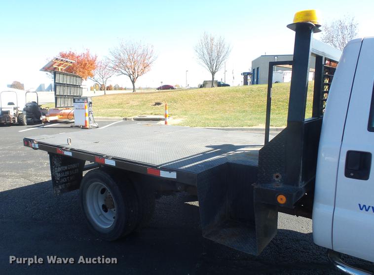 image for item DA6524 2006 Ford F450 flatbed truck