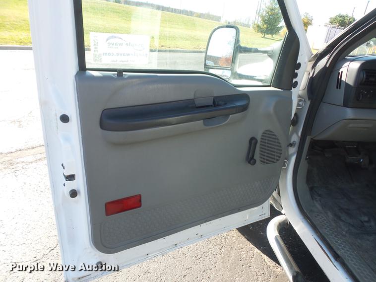 image for item DA6524 2006 Ford F450 flatbed truck