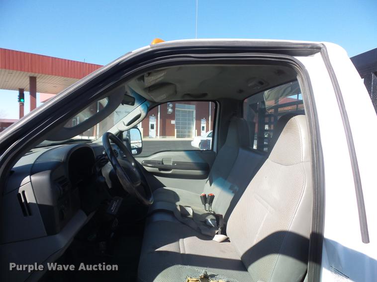 image for item DA6524 2006 Ford F450 flatbed truck