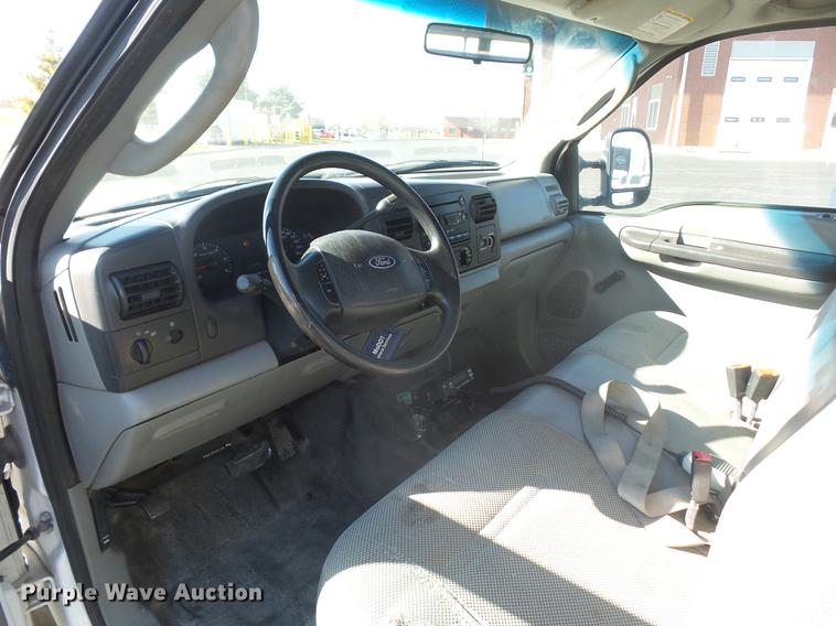 image for item DA6524 2006 Ford F450 flatbed truck