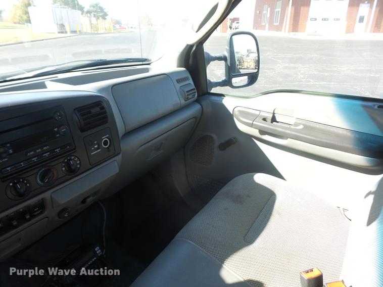 image for item DA6524 2006 Ford F450 flatbed truck