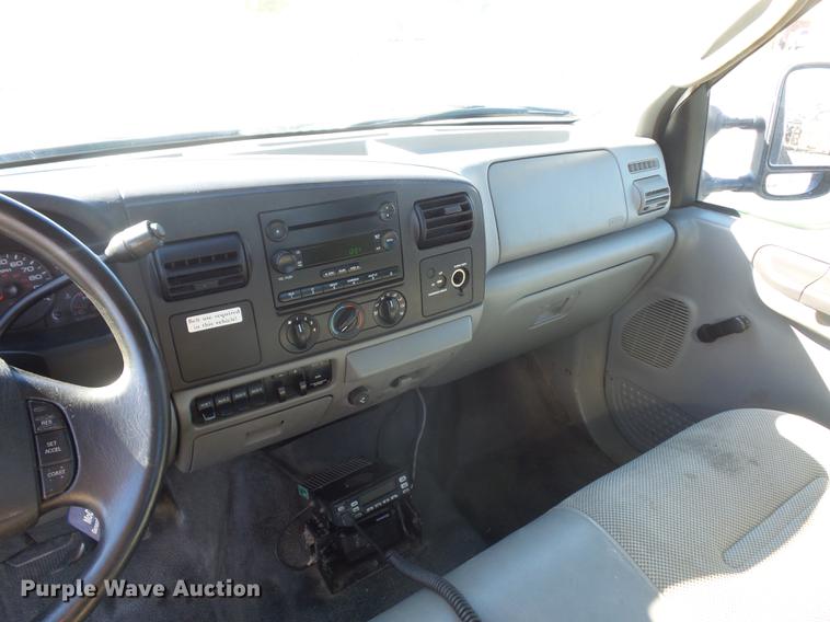 image for item DA6524 2006 Ford F450 flatbed truck