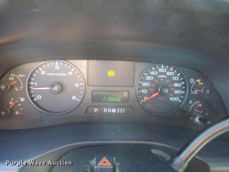 image for item DA6524 2006 Ford F450 flatbed truck