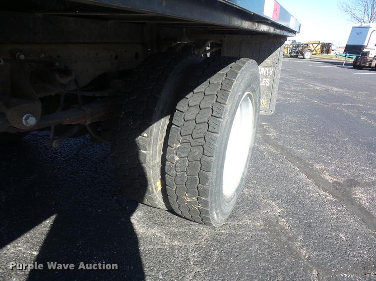 image for item DA6524 2006 Ford F450 flatbed truck