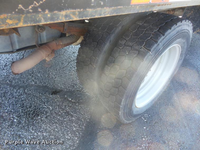 image for item DA6524 2006 Ford F450 flatbed truck
