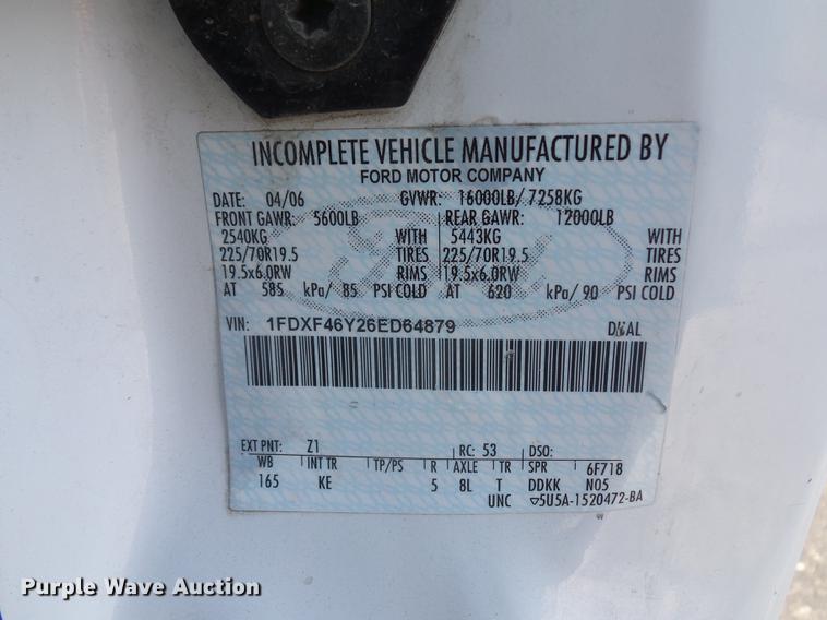 image for item DA6524 2006 Ford F450 flatbed truck