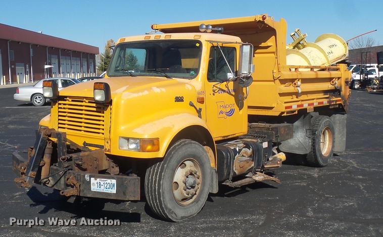 image for item DA6526 2002 International 4900 dump truck