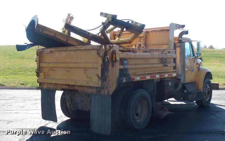 image for item DA6526 2002 International 4900 dump truck