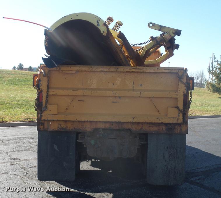 image for item DA6526 2002 International 4900 dump truck