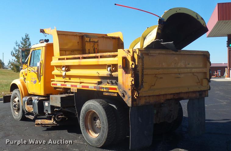 image for item DA6526 2002 International 4900 dump truck