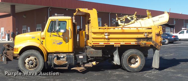 image for item DA6526 2002 International 4900 dump truck