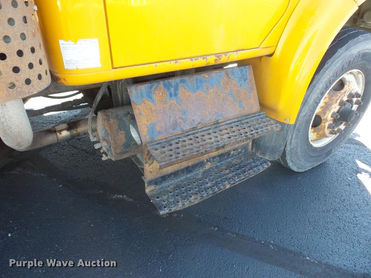 image for item DA6526 2002 International 4900 dump truck