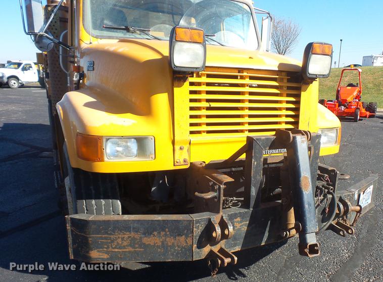 image for item DA6526 2002 International 4900 dump truck