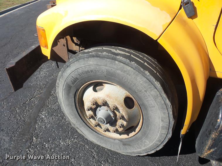 image for item DA6526 2002 International 4900 dump truck