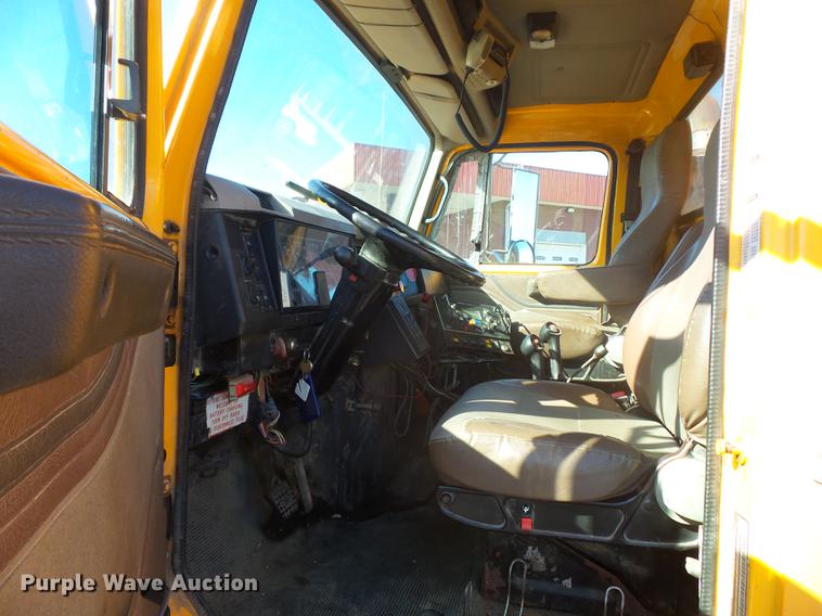 image for item DA6526 2002 International 4900 dump truck