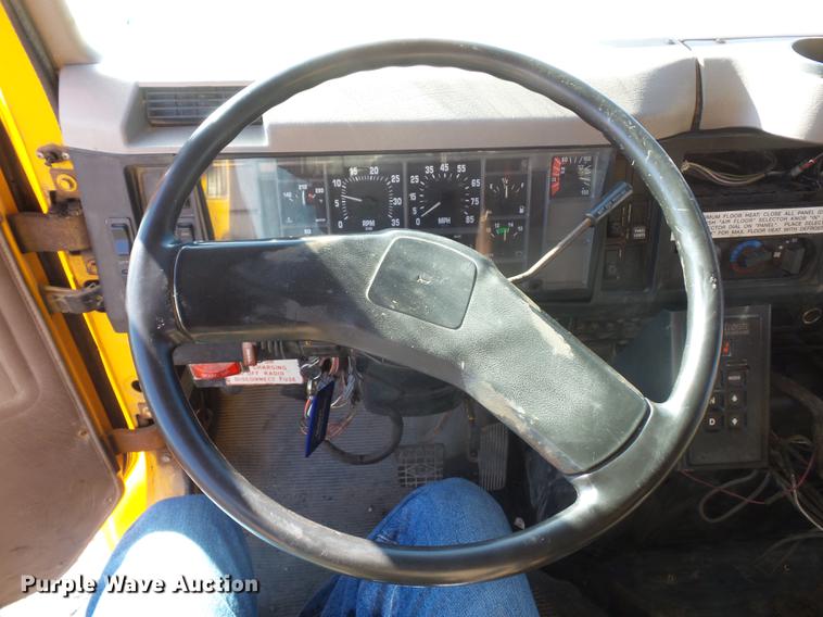 image for item DA6526 2002 International 4900 dump truck