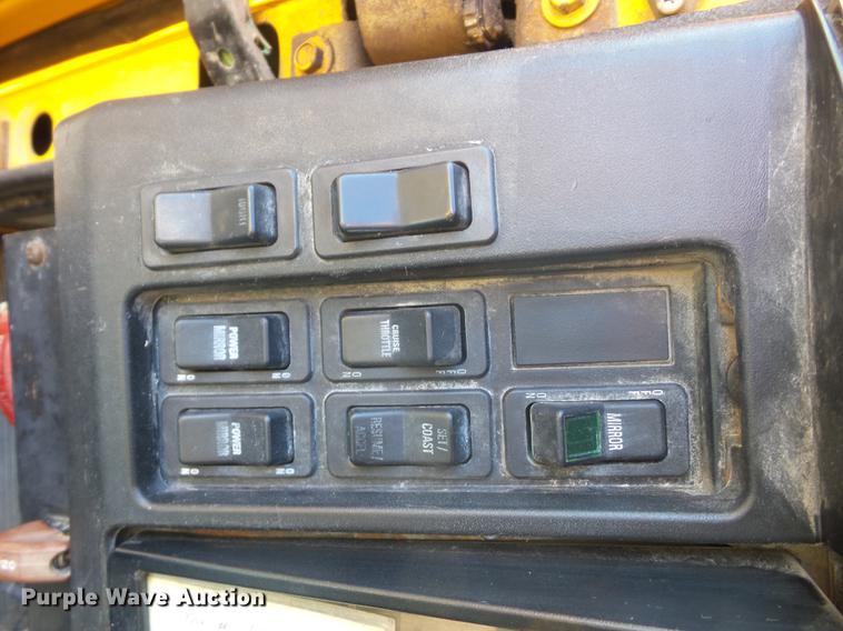 image for item DA6526 2002 International 4900 dump truck