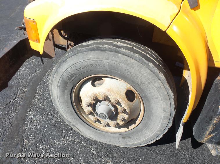 image for item DA6526 2002 International 4900 dump truck