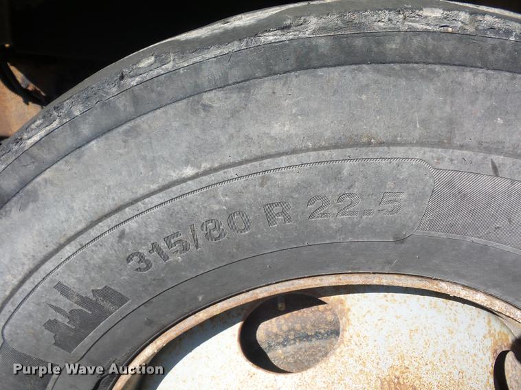 image for item DA6526 2002 International 4900 dump truck