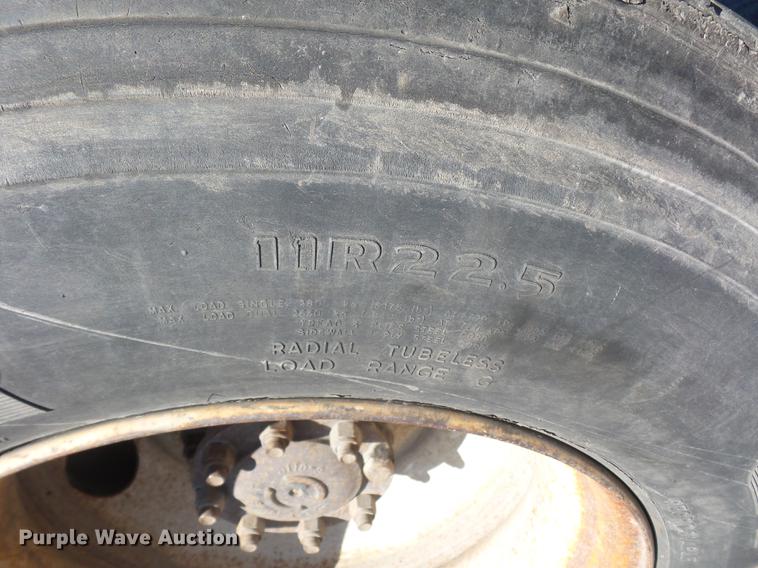 image for item DA6526 2002 International 4900 dump truck