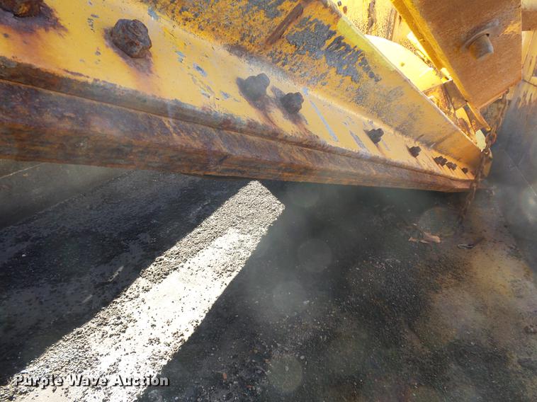 image for item DA6526 2002 International 4900 dump truck