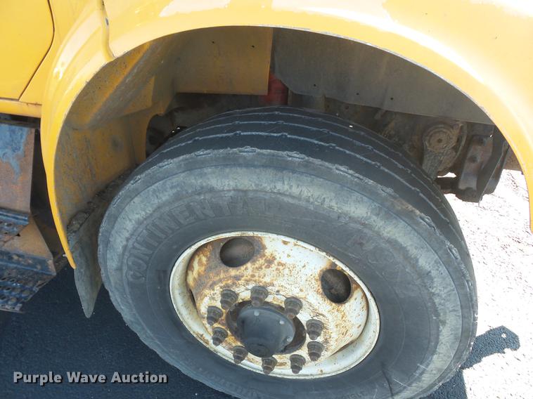 image for item DA6526 2002 International 4900 dump truck