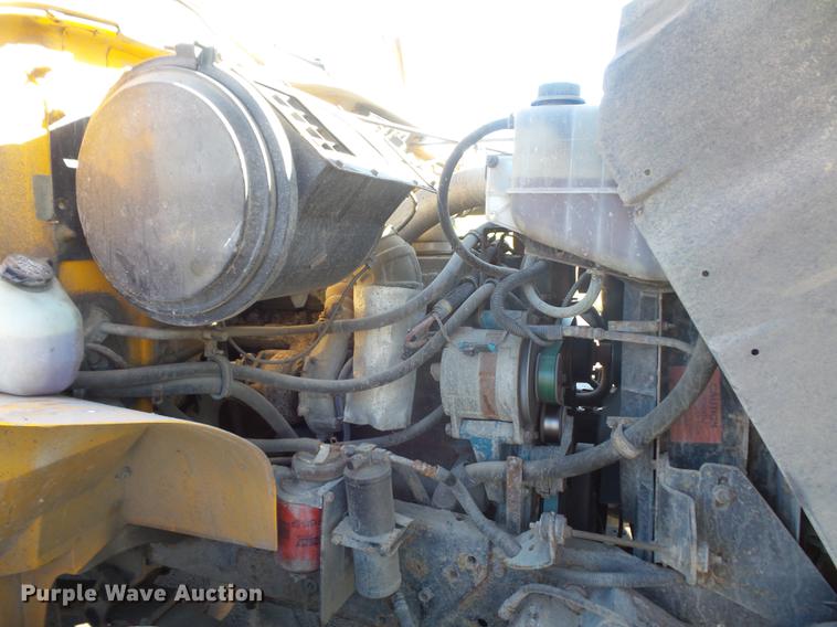 image for item DA6526 2002 International 4900 dump truck