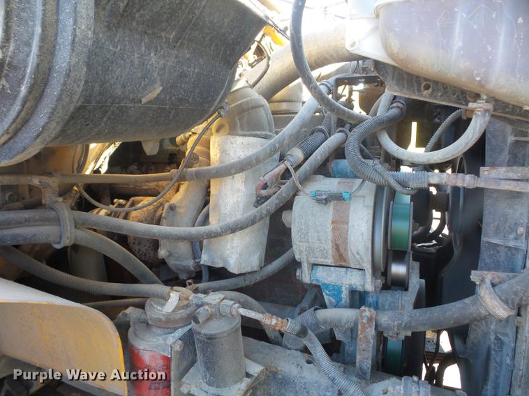 image for item DA6526 2002 International 4900 dump truck