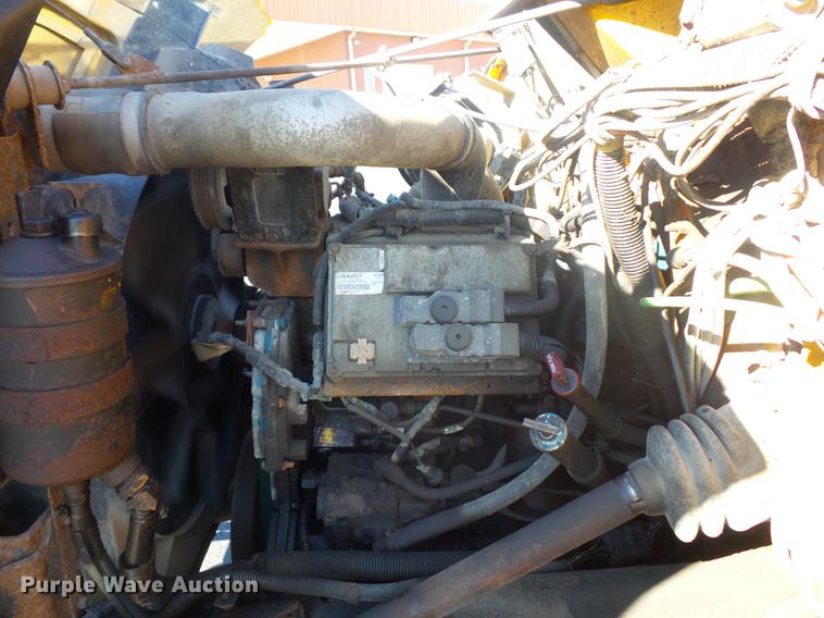 image for item DA6526 2002 International 4900 dump truck