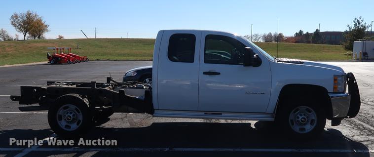 image for item DA6541 2013 Chevrolet Silverado 2500HD Ext.Cab pickup truck cab and chassis
