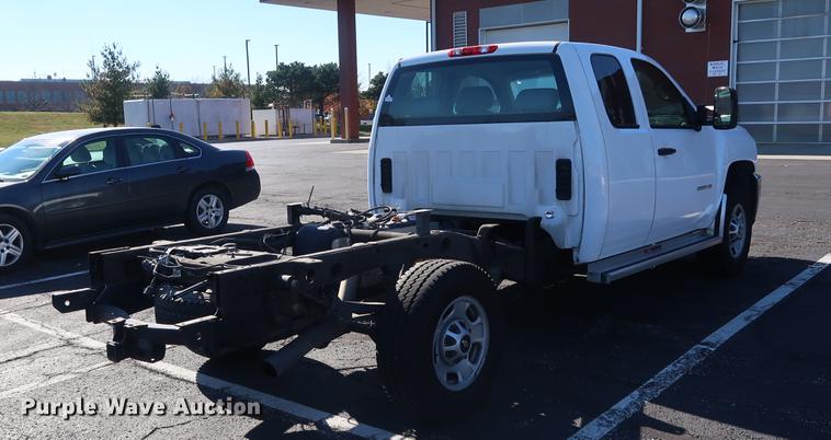 image for item DA6541 2013 Chevrolet Silverado 2500HD Ext.Cab pickup truck cab and chassis