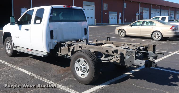 image for item DA6541 2013 Chevrolet Silverado 2500HD Ext.Cab pickup truck cab and chassis