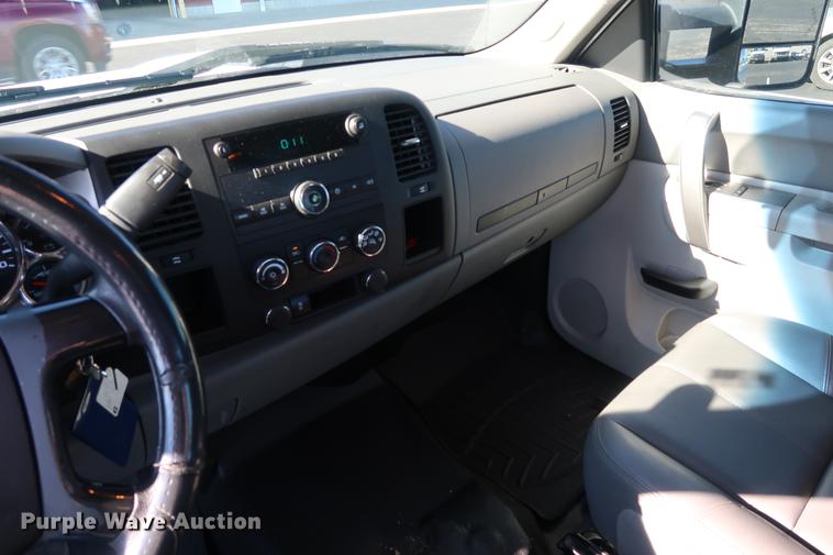 image for item DA6541 2013 Chevrolet Silverado 2500HD Ext.Cab pickup truck cab and chassis