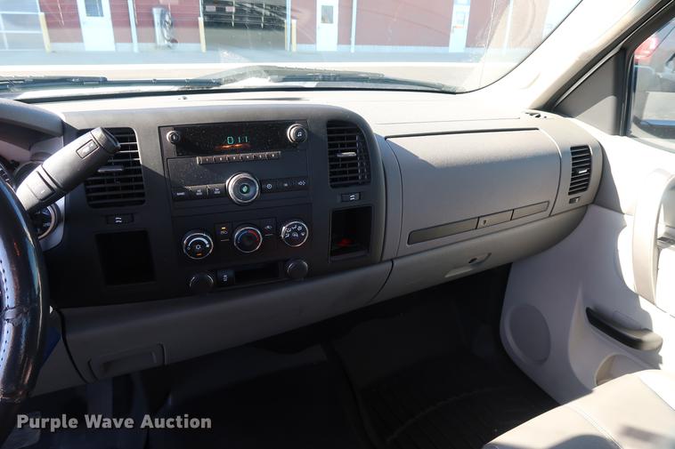 image for item DA6541 2013 Chevrolet Silverado 2500HD Ext.Cab pickup truck cab and chassis