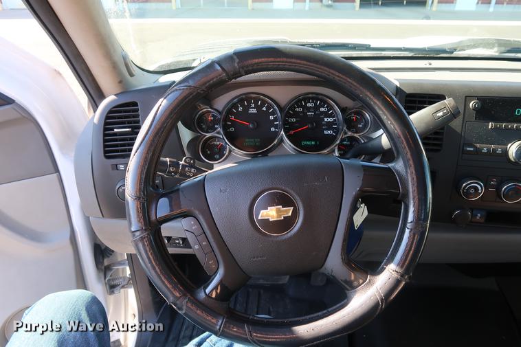 image for item DA6541 2013 Chevrolet Silverado 2500HD Ext.Cab pickup truck cab and chassis