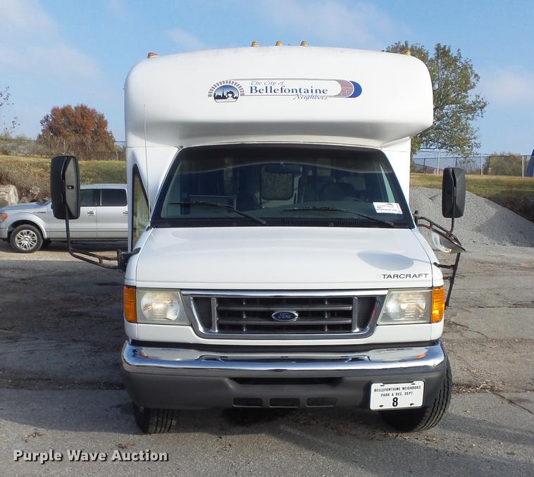 image for item DB6339 2006 Ford Econoline E450 Super Duty shuttle bus