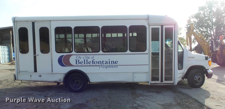 image for item DB6339 2006 Ford Econoline E450 Super Duty shuttle bus