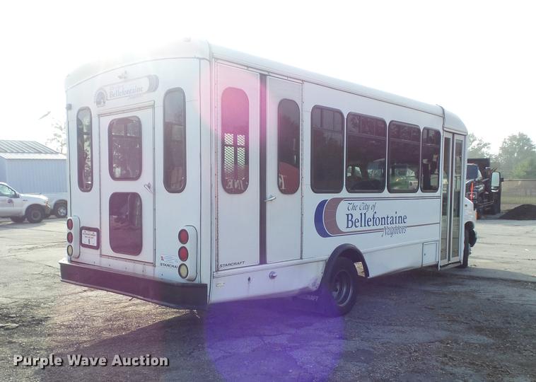 image for item DB6339 2006 Ford Econoline E450 Super Duty shuttle bus