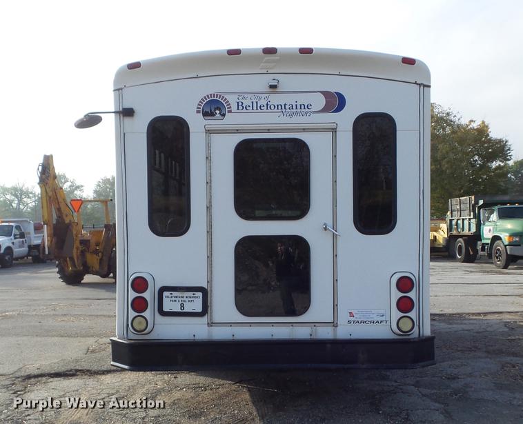 image for item DB6339 2006 Ford Econoline E450 Super Duty shuttle bus