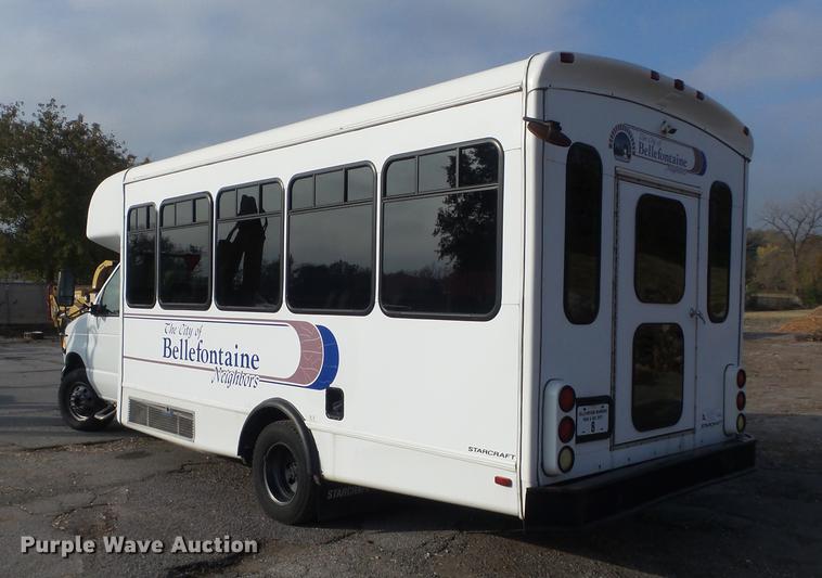 image for item DB6339 2006 Ford Econoline E450 Super Duty shuttle bus